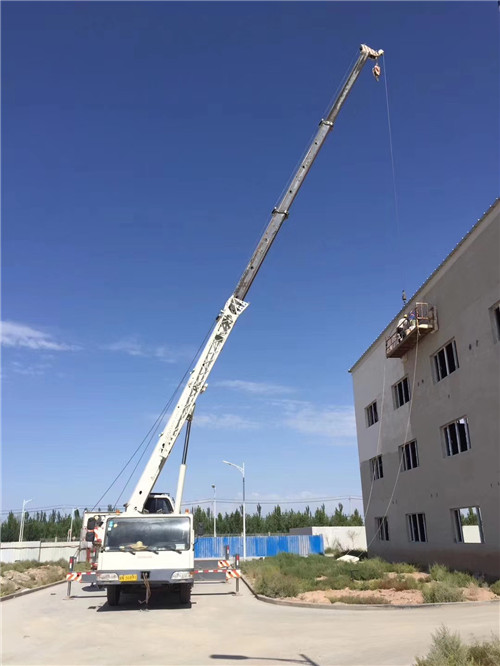 习水县“轻装强干”—— 吊车的 “轻量化臂架” 技术